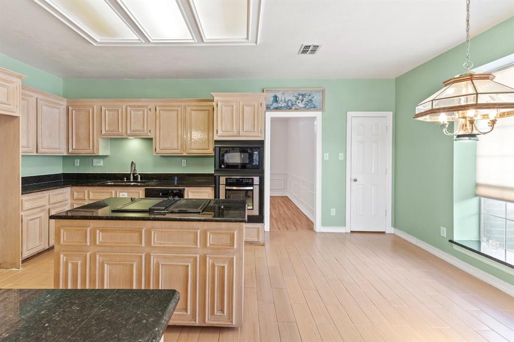 3921 Coulter Lane Property Photo 18