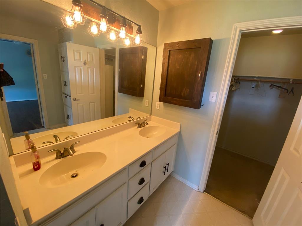 8001 Harvest Drive Property Photo 15