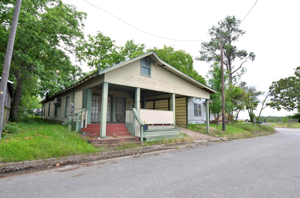 267 N Grand Saline Street Property Photo 3