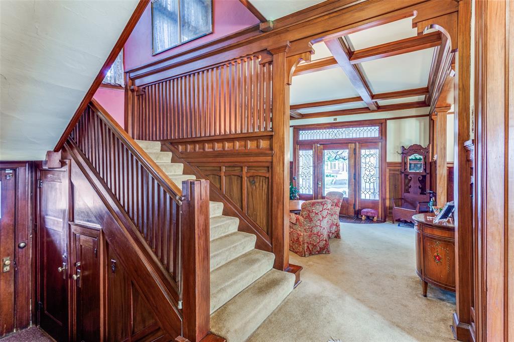 1215 Elizabeth Boulevard Property Photo 8