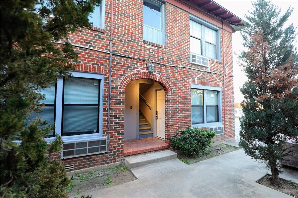 1115 S Jennings Avenue Property Photo 1