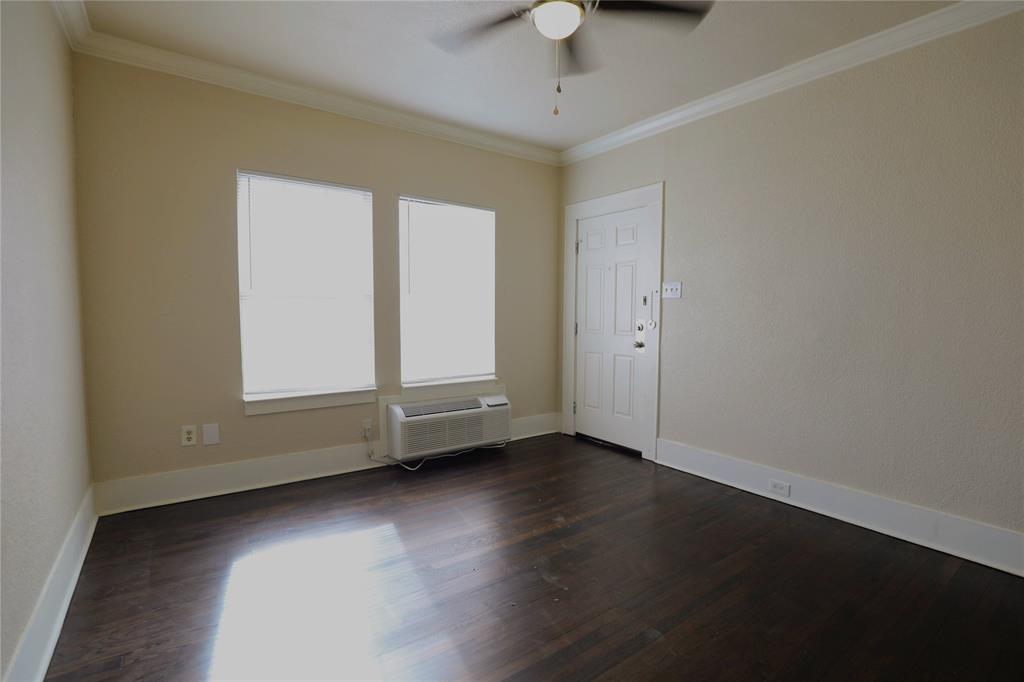 1115 S Jennings Avenue Property Photo 2
