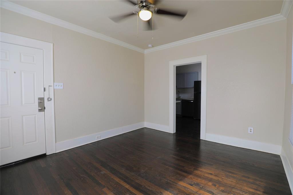 1115 S Jennings Avenue Property Photo 3