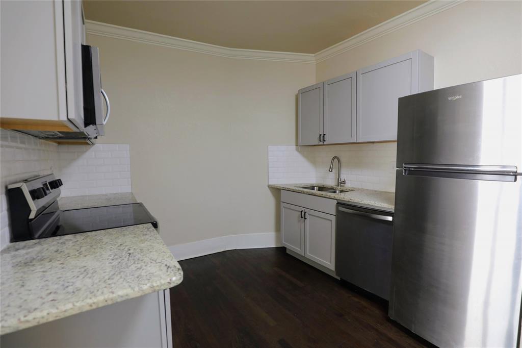 1115 S Jennings Avenue Property Photo 4