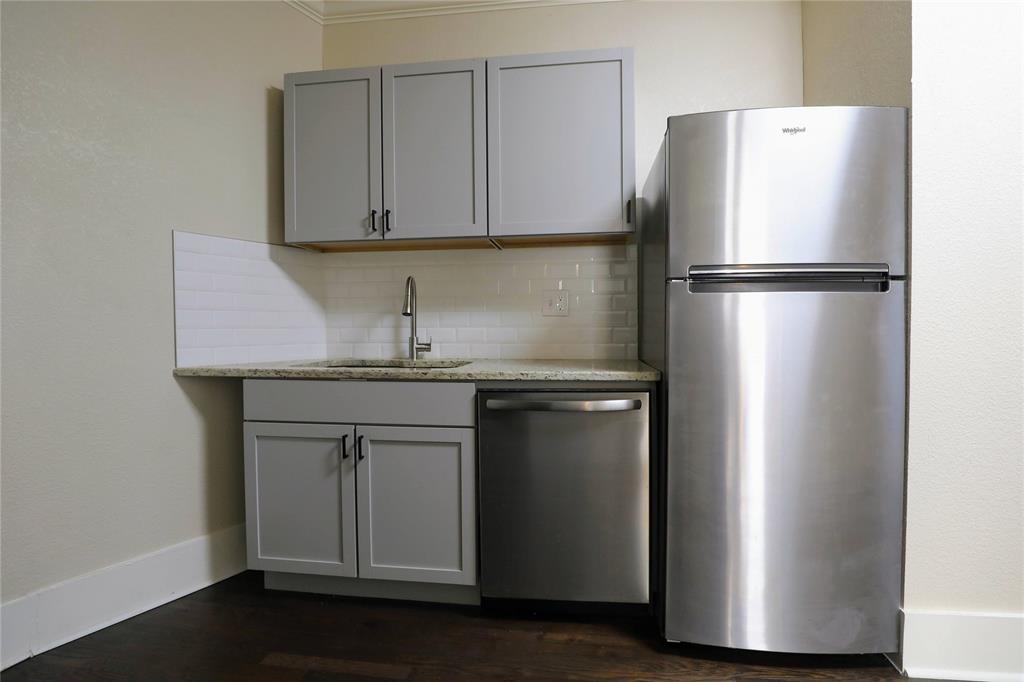 1115 S Jennings Avenue Property Photo 5