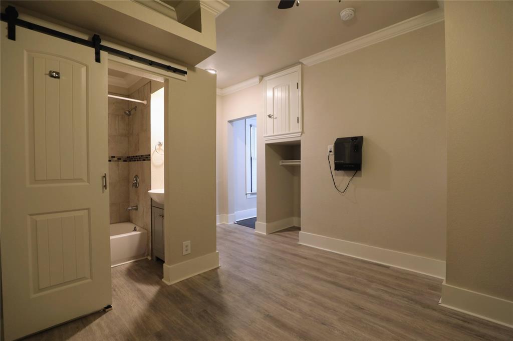 1115 S Jennings Avenue Property Photo 8