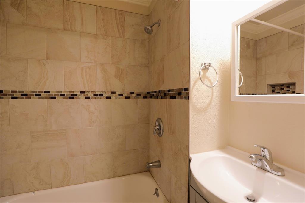 1115 S Jennings Avenue Property Photo 9