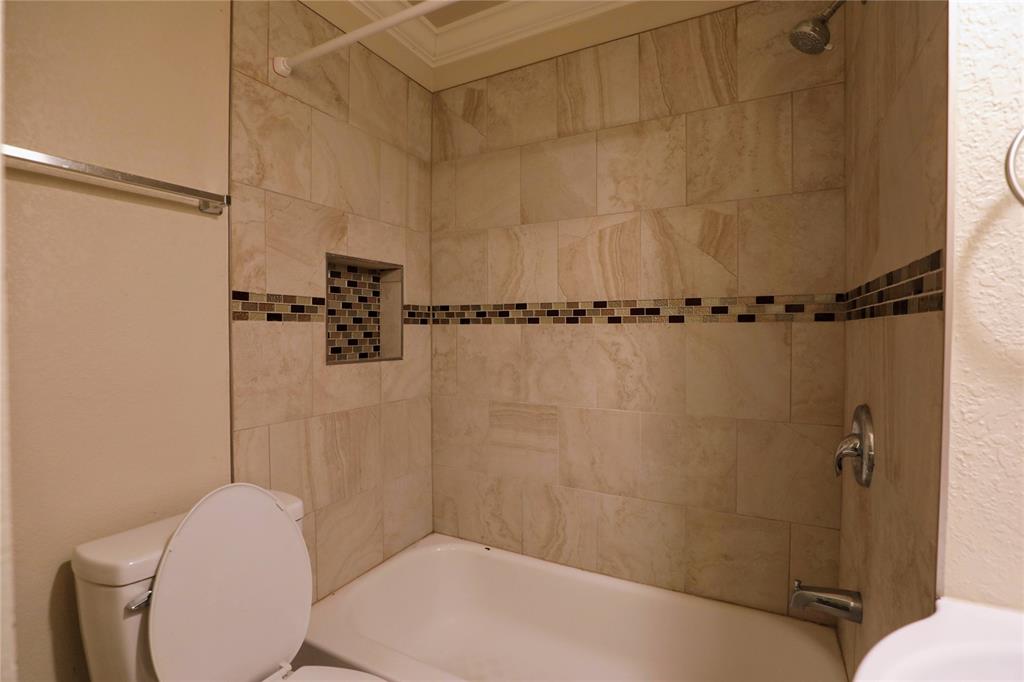 1115 S Jennings Avenue Property Photo 10