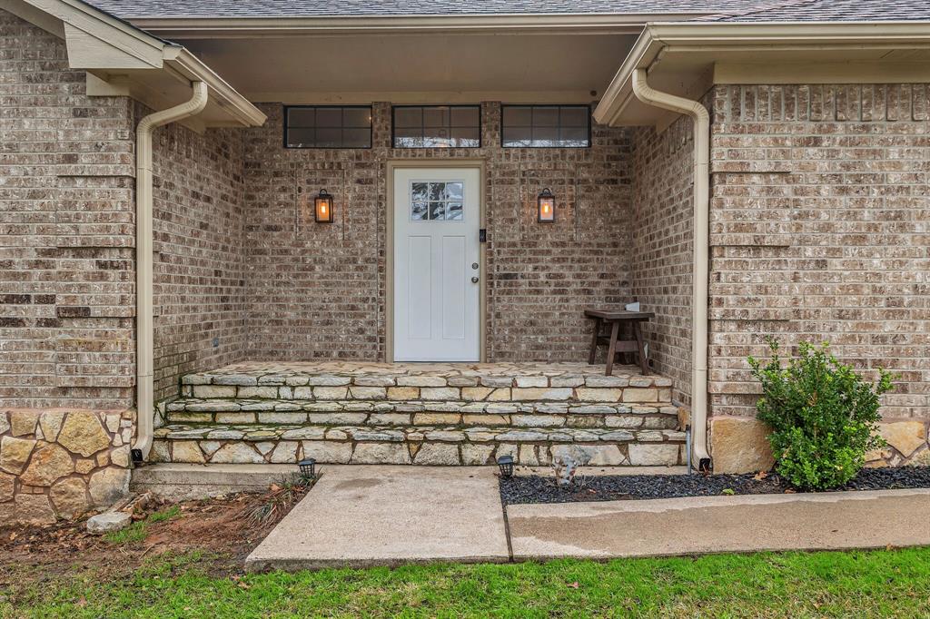 4204 Angelina Drive Property Photo 2