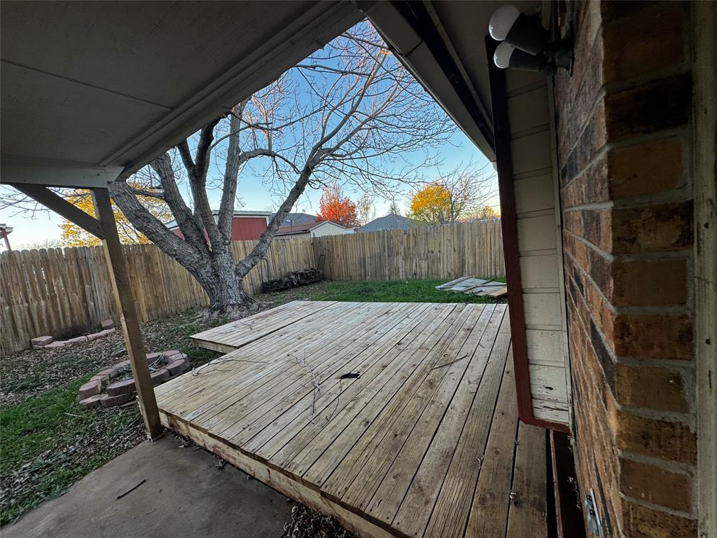 1102 Snowberry Street Property Photo 10
