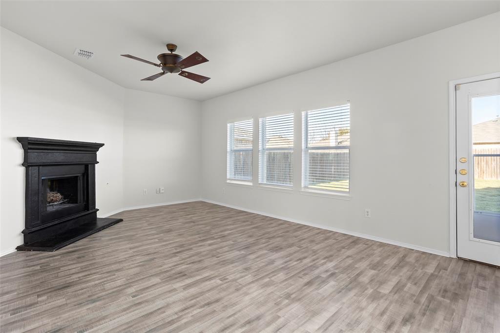 1433 Broken Spoke Court Property Photo 3