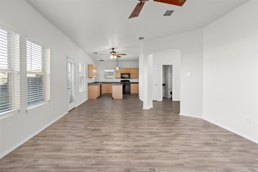 1433 Broken Spoke Court Property Photo 8