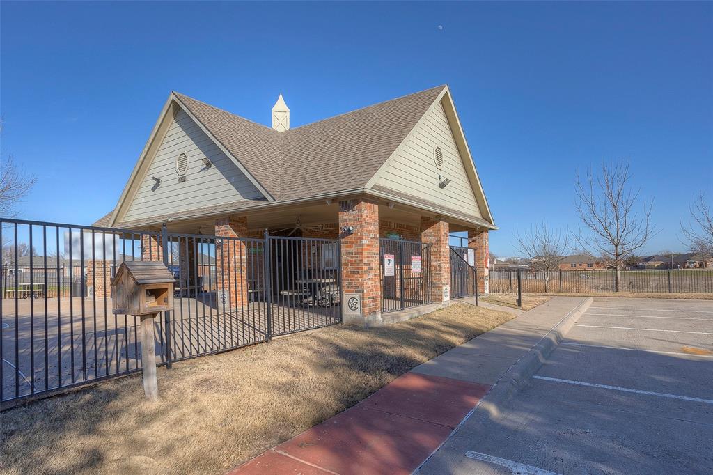 1433 Broken Spoke Court Property Photo 28