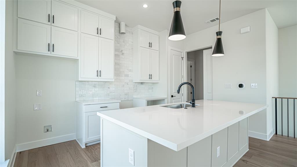 126 Garden Court Property Photo 8