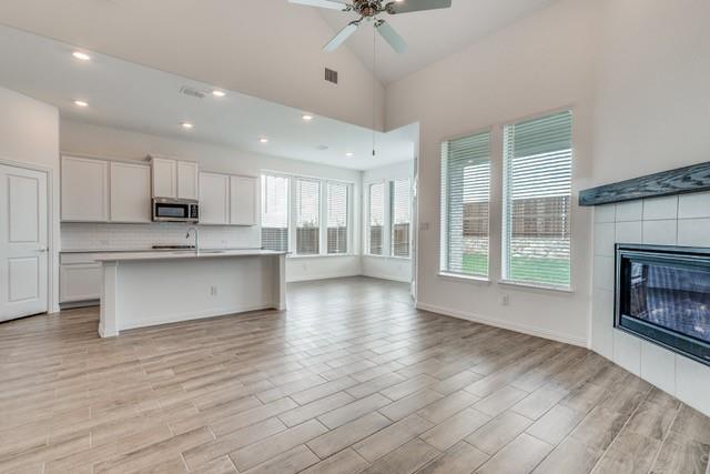 1033 Rosebay Drive Property Photo 4