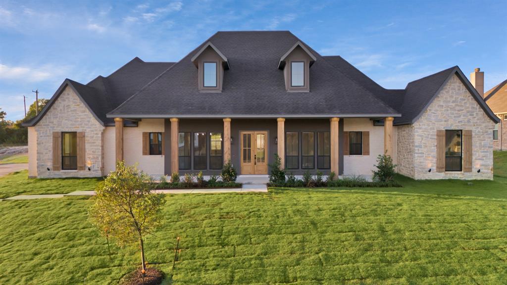 880 San Saba Property Photo 3