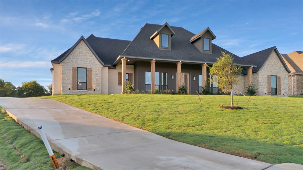 880 San Saba Property Photo 5