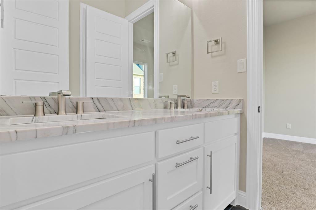 880 San Saba Property Photo 38