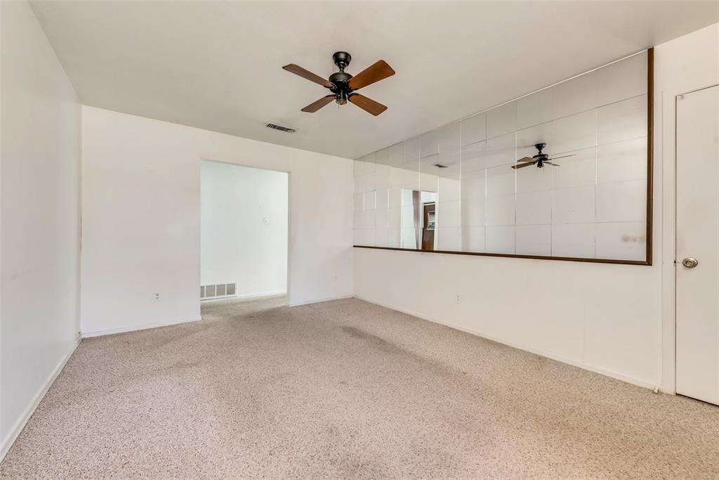 703 Clover Park Drive Property Photo 3