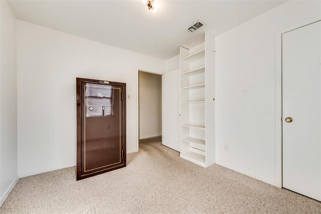703 Clover Park Drive Property Photo 11