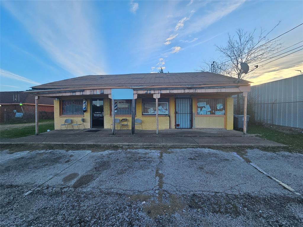 7506 S Lancaster Road Property Photo 1