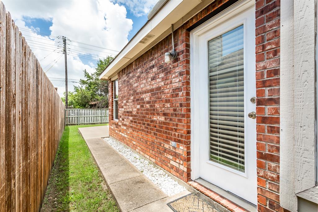 1277 Tree Top Drive Property Photo 3
