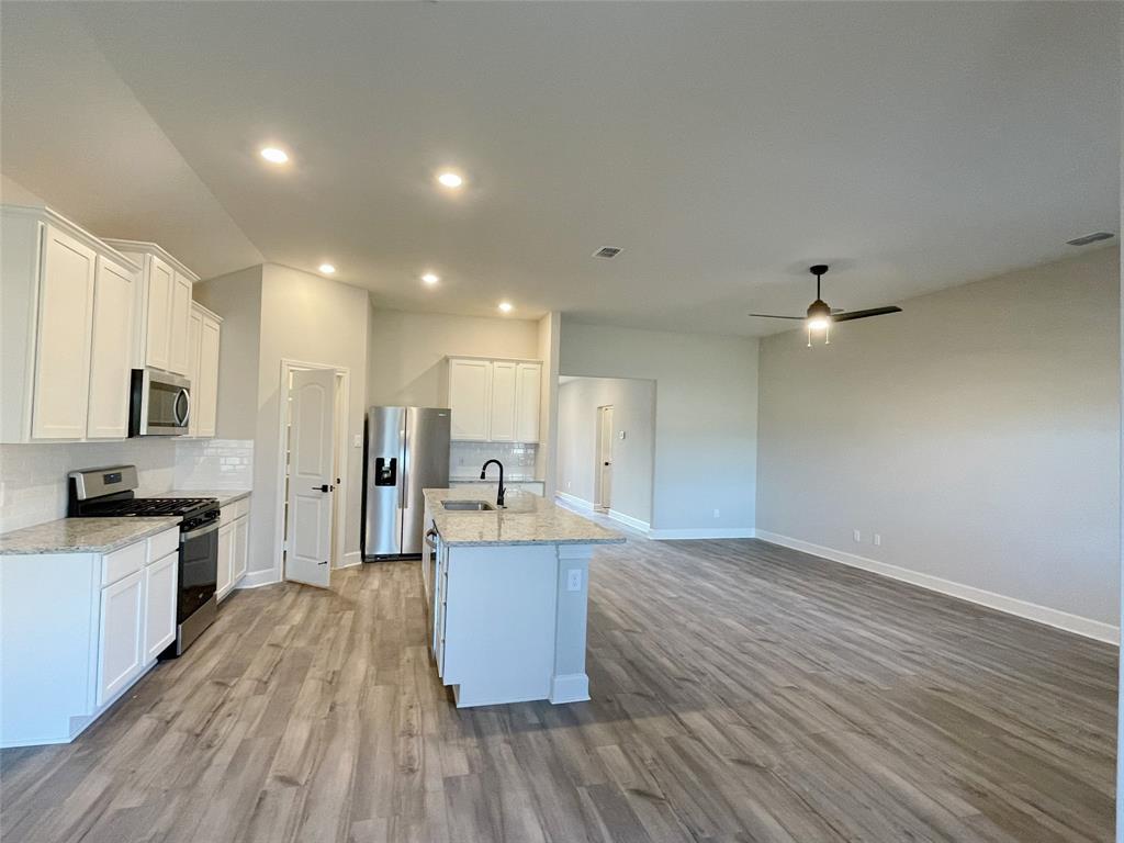 2012 Brentwood Drive Property Photo 3