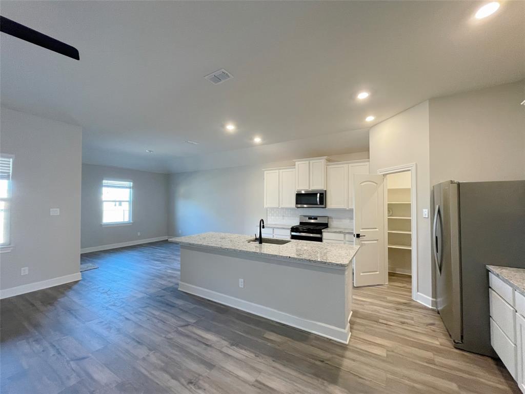 2012 Brentwood Drive Property Photo 4
