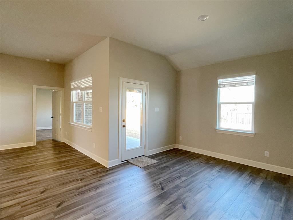 2012 Brentwood Drive Property Photo 5