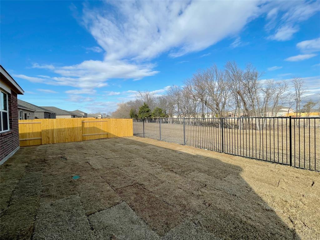 2012 Brentwood Drive Property Photo 18