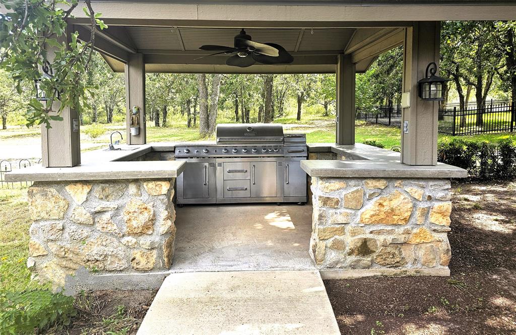 300 Hill Crest Drive Property Photo 18