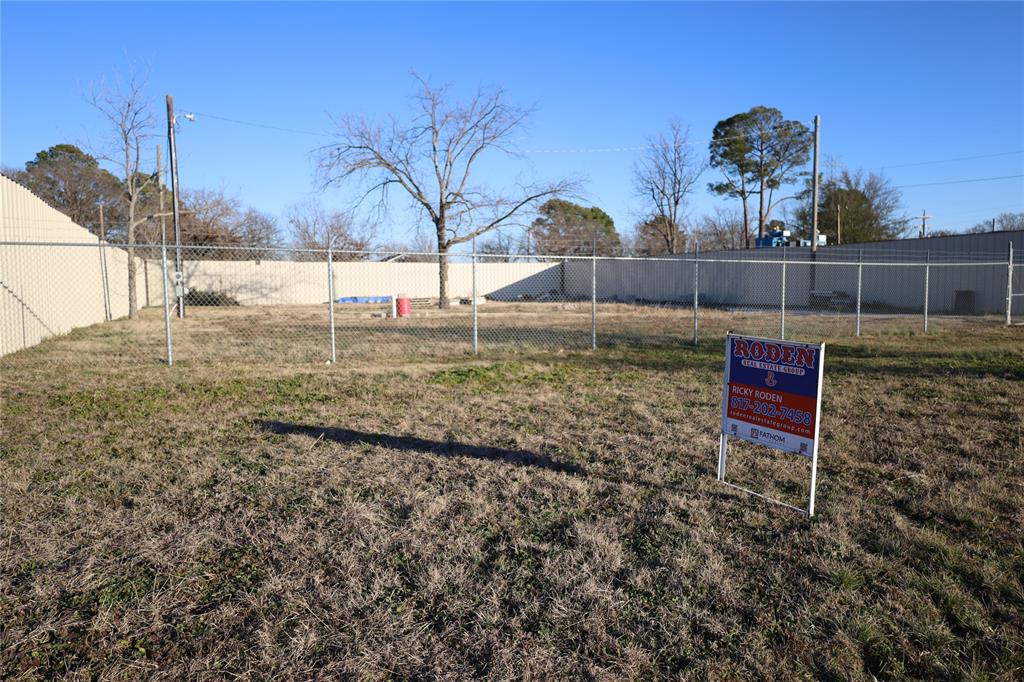 4204 N Main Street Property Photo 5