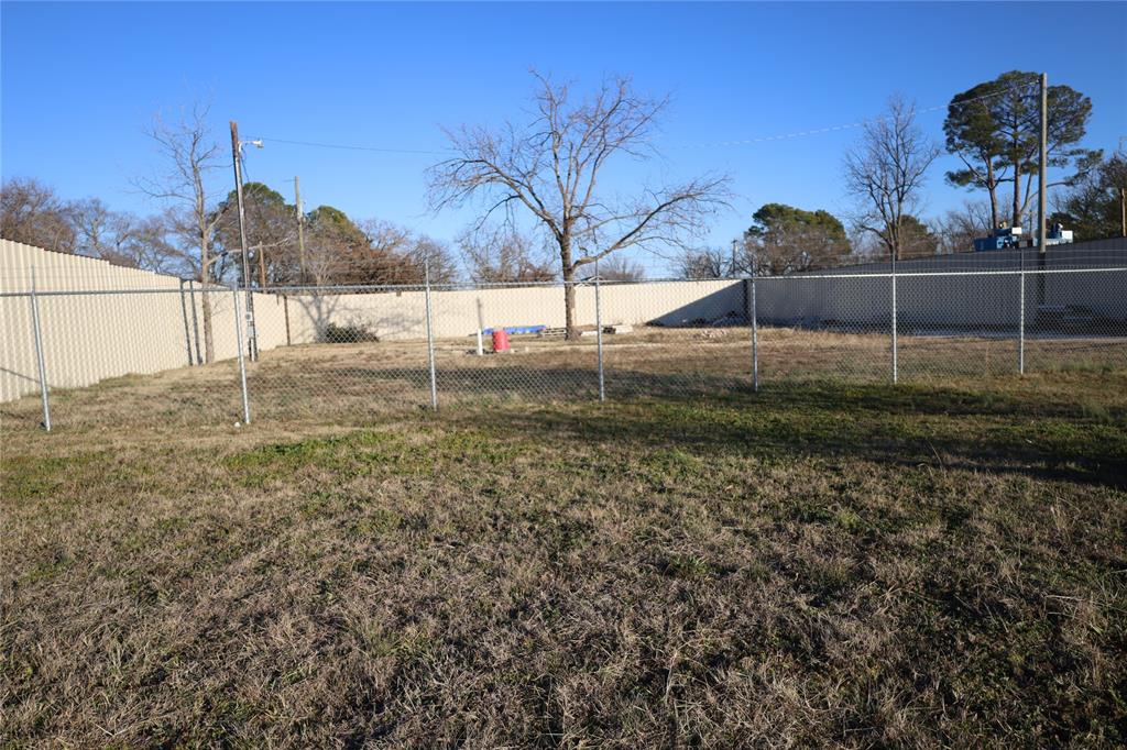 4204 N Main Street Property Photo 6