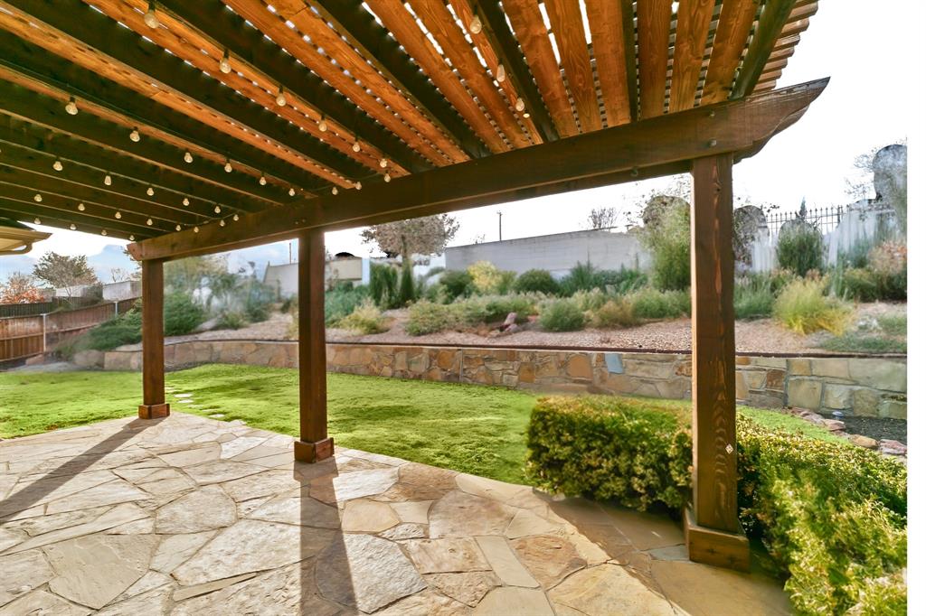 700 Darian Drive Property Photo 4