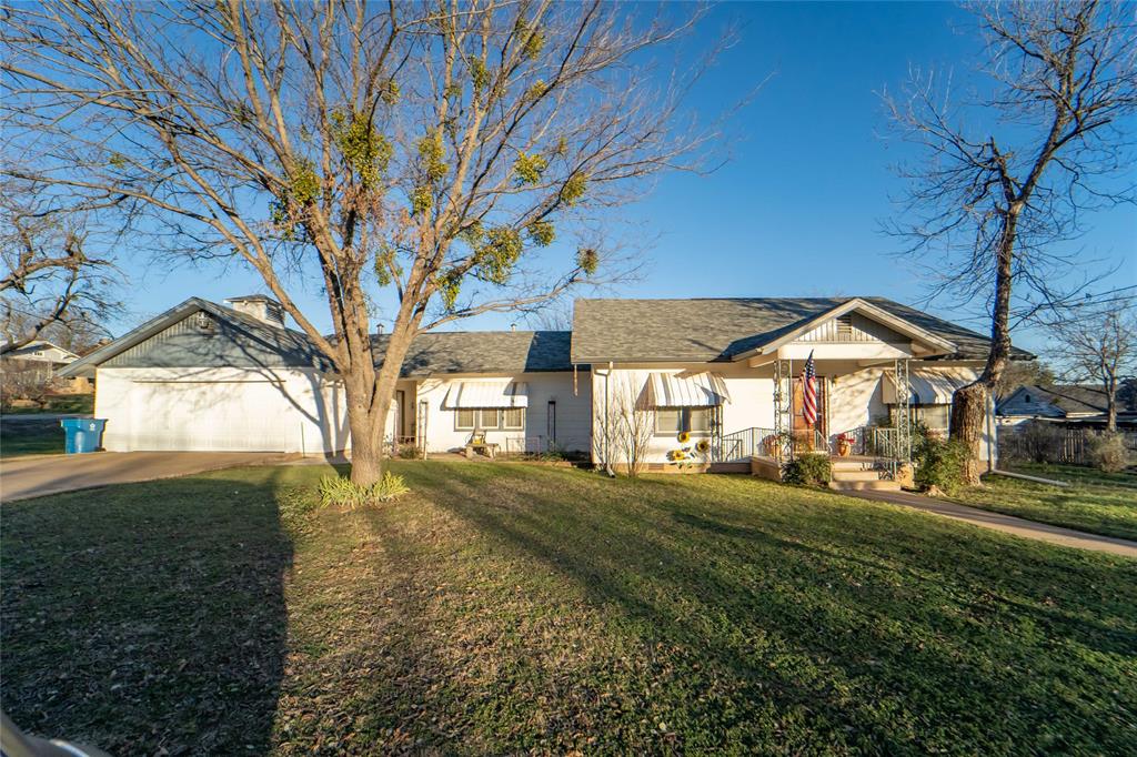 902 N Rose Avenue Property Photo 3