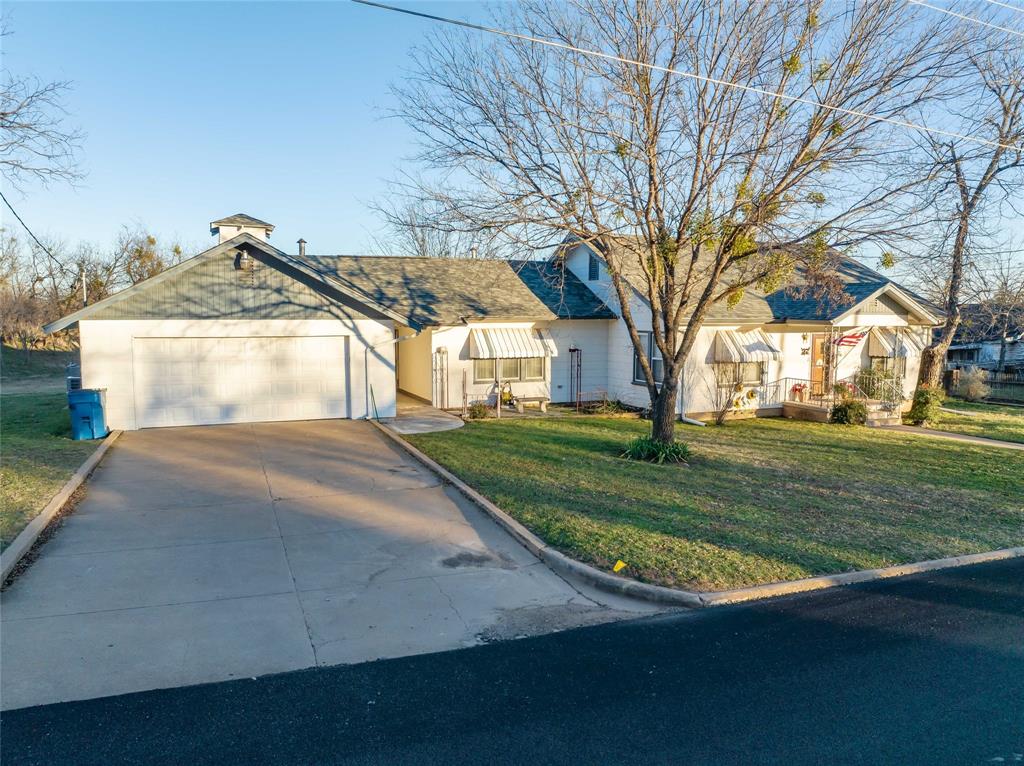 902 N Rose Avenue Property Photo 6