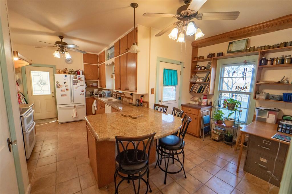 902 N Rose Avenue Property Photo 22