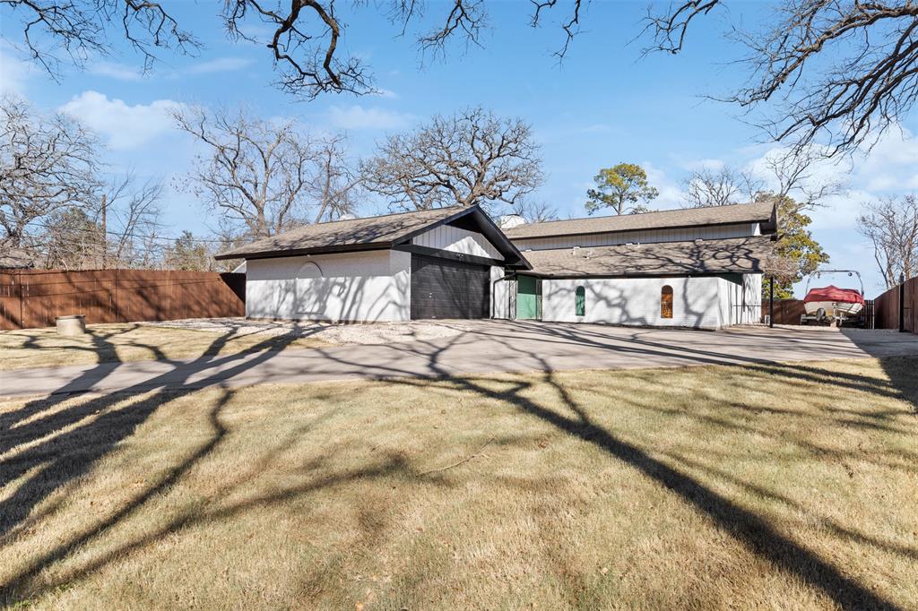 8110 Wallace Road Property Photo 4