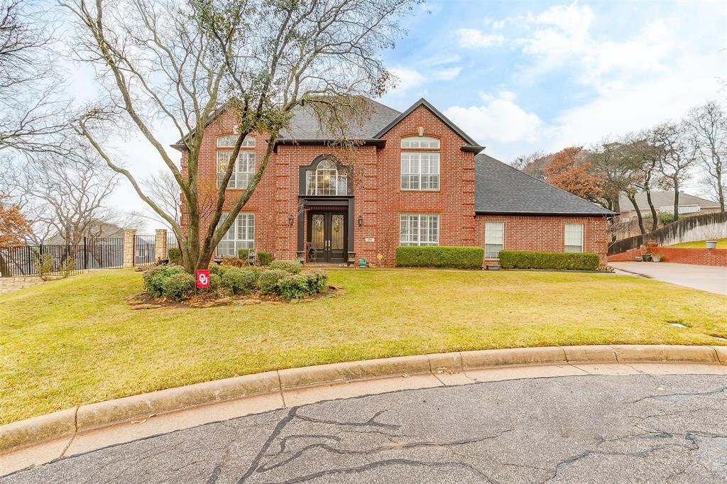 1005 Summit Court Property Photo 1