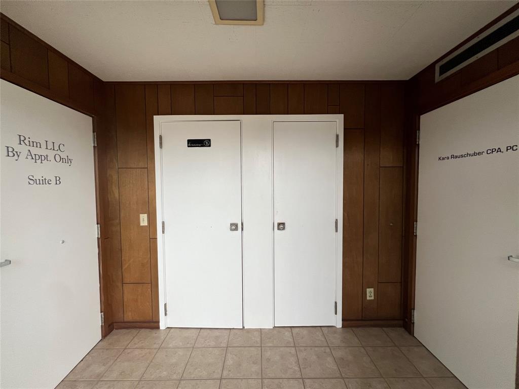 413 E Broadway Street Property Photo 5