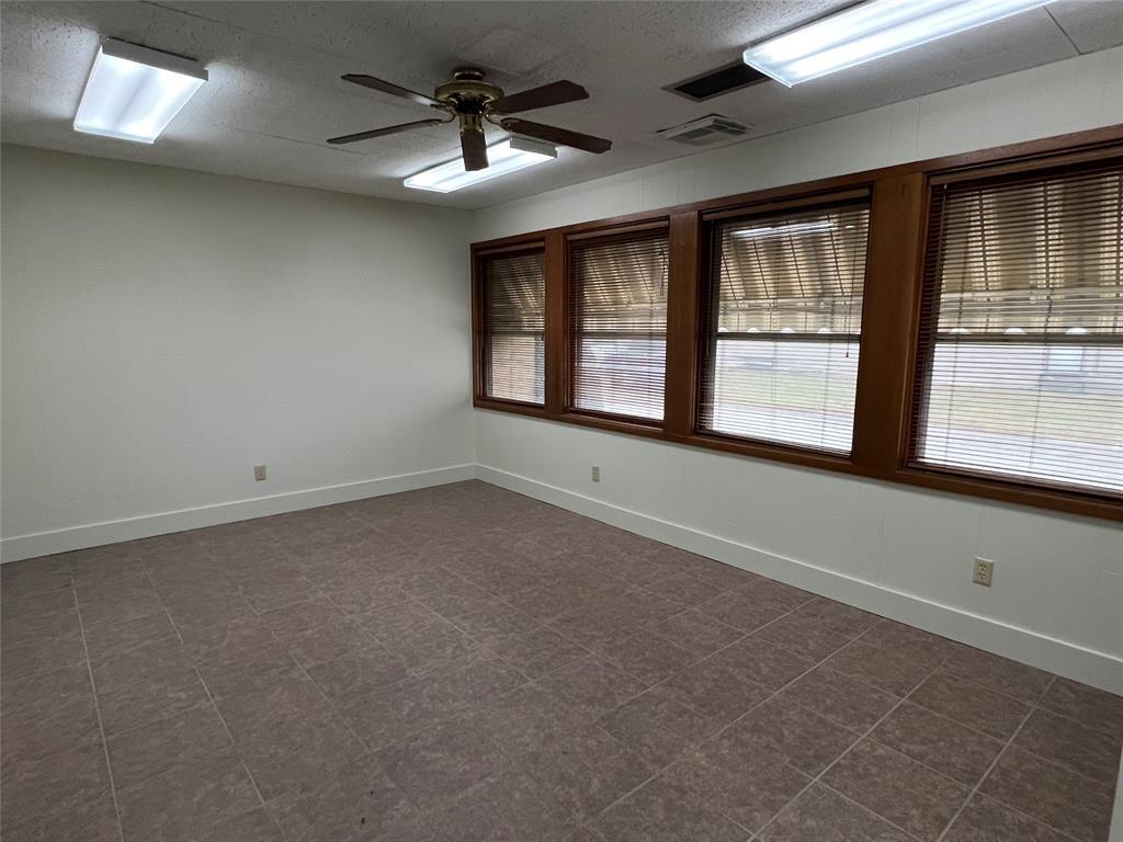 413 E Broadway Street Property Photo 6
