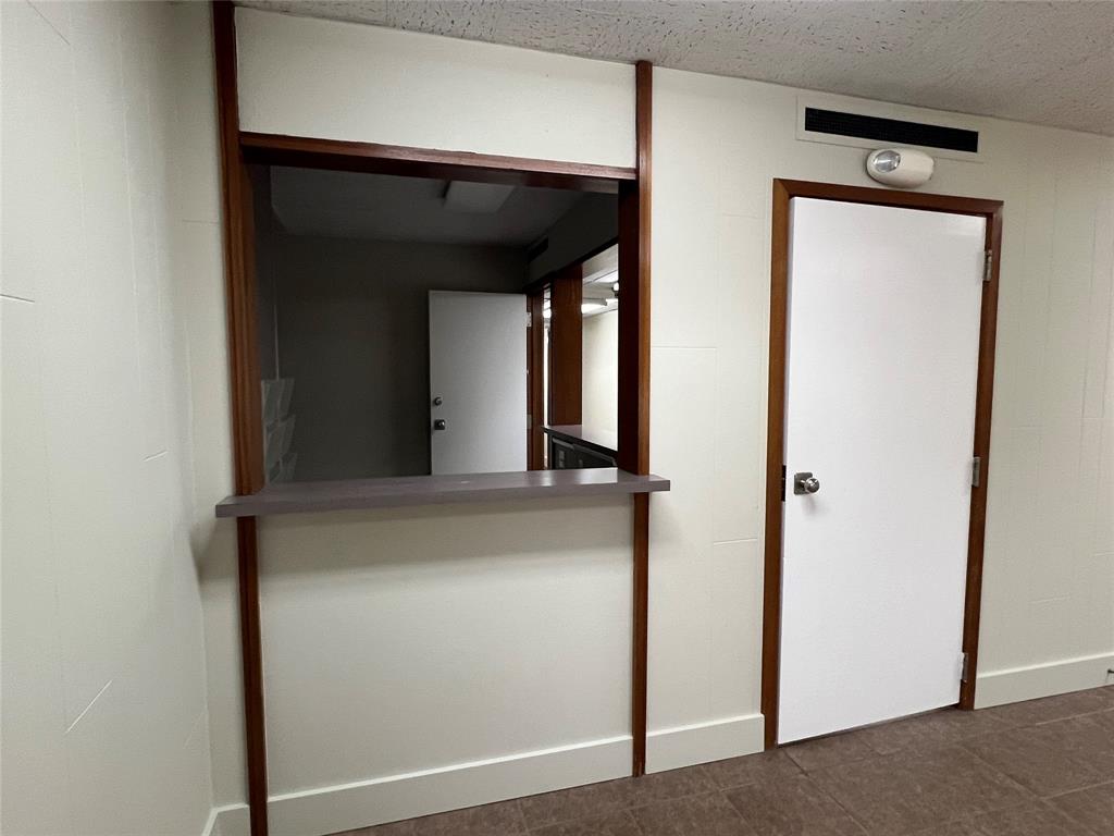 413 E Broadway Street Property Photo 7