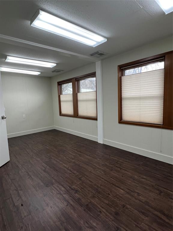 413 E Broadway Street Property Photo 8