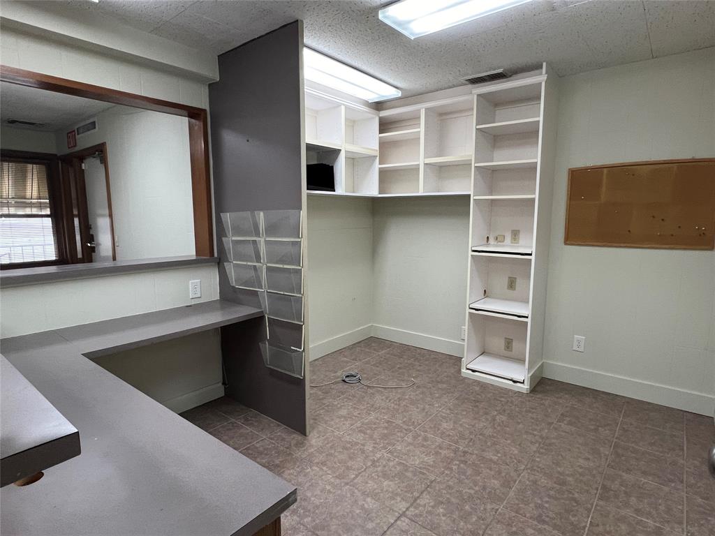 413 E Broadway Street Property Photo 9