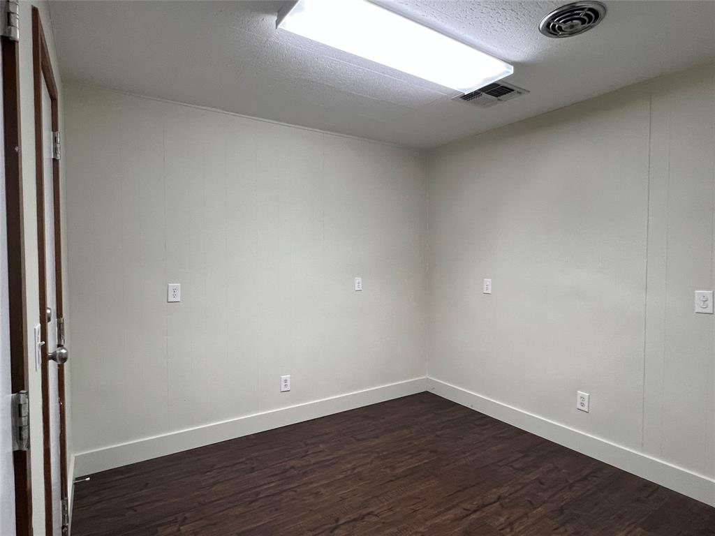 413 E Broadway Street Property Photo 11
