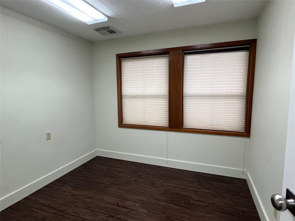 413 E Broadway Street Property Photo 12
