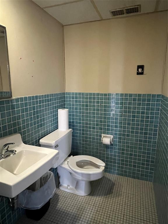 413 E Broadway Street Property Photo 13