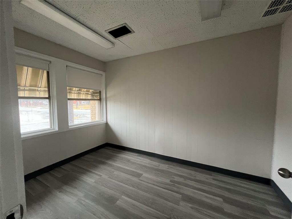 413 E Broadway Street Property Photo 18
