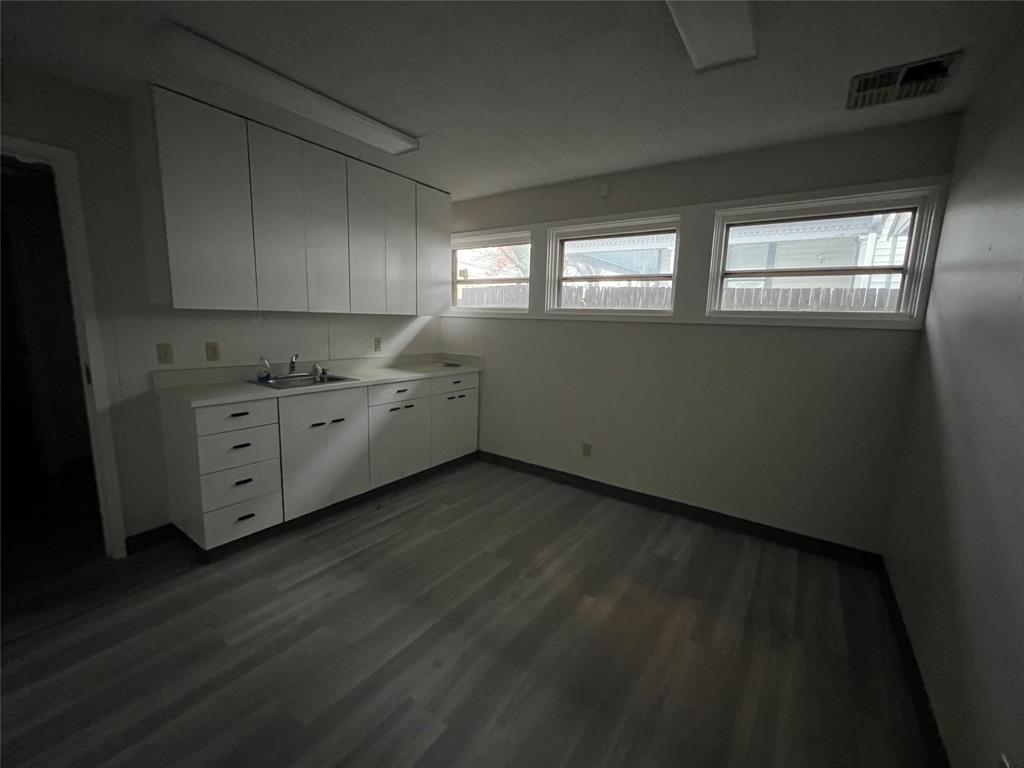 413 E Broadway Street Property Photo 20