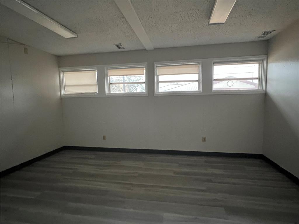 413 E Broadway Street Property Photo 21